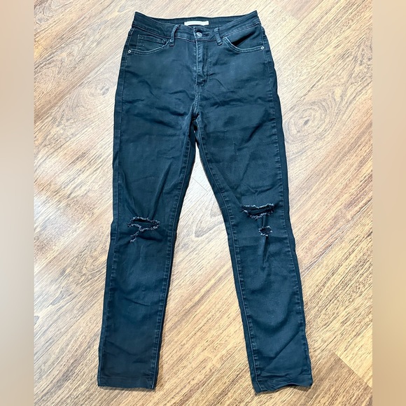 Levi’s High Rise Black Distressed Skinny Jeans - Picture 1 of 4